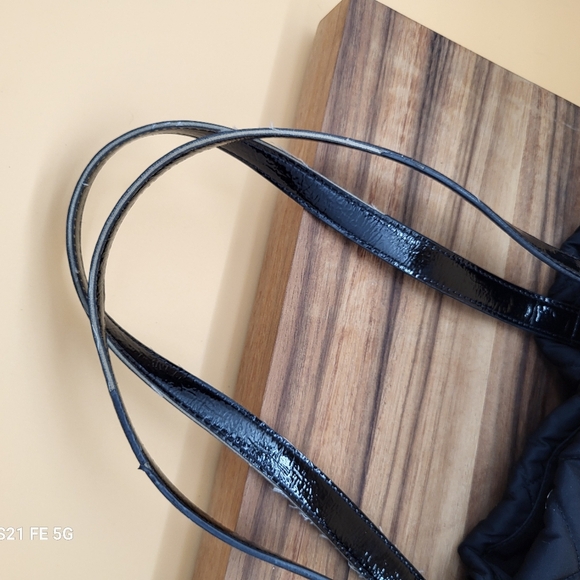 Michael Kors Black Quilted Tote w/sig Logo Lining, Magnetic & Drawstring Closure - Picture 7 of 11